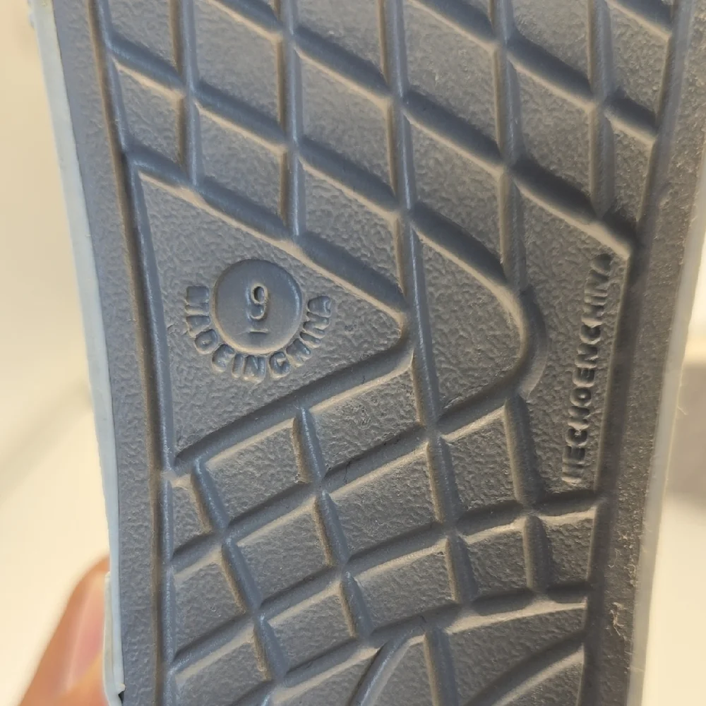 Old Navy Gray Perforated Slip-On Shoes Unisexe Size 9